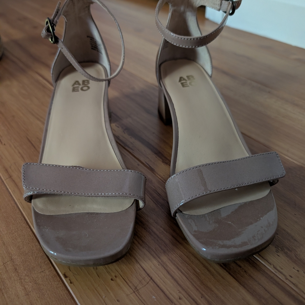 ABEO Women's Tan Sandals